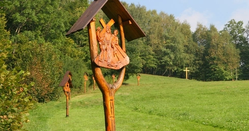 Polska wieś coraz mniej religijna