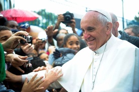 Franciszek: Krzyk milczenia wielu ubogich musi docierać do Ludu Bożego 