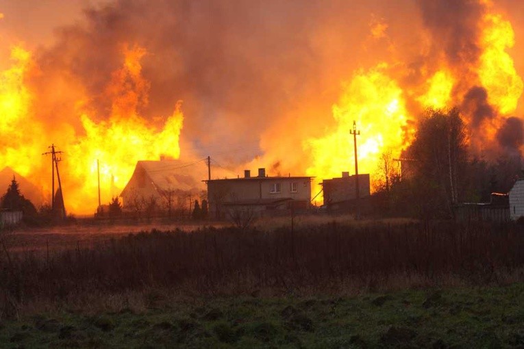 Spłonęło 12 budynków, 2 osoby zginęły