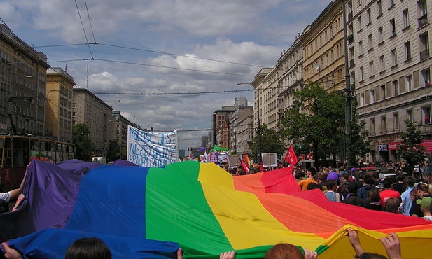 Polacy nie chcą ustawy równościowej