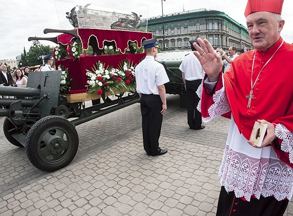  Procesja z relikwiami św. Andrzeja Boboli, który oddał życie za wiarę