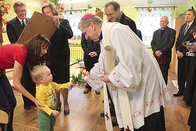  Podziękowanie dla bp. Jana Kopca w Żłobku Dzieciątka Jezus