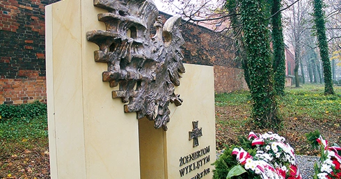  Pomnik wyklętych odsłonięto w Żorach 12 listopada