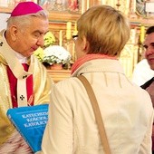 Abp Wojciech Ziemba przekazał rodzinie Przegrockich Katechizm Kościoła Katolickiego. Był to symboliczny akt mówiący o tym, iż to właśnie rodzina jest Kościołem Domowym, w którym rodzi się wiara