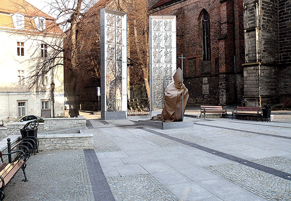  Wizualizacja pomnika bł. Jana Pawła II z uwzględnieniem Porta Sancta