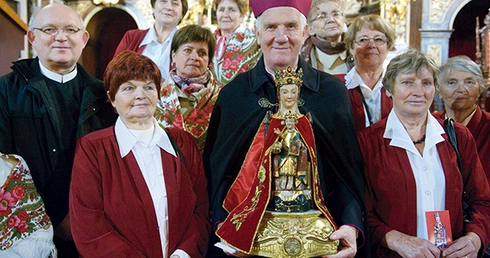 Maryja Strażniczka Wiary z Barda – szczególna patronka Roku Wiary nie tylko w skali diecezji czy Polski, ale nawet świata. Jej figura odwiedziła wiele parafii diecezji i znalazła w nich swoje miejsce 