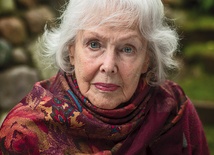 Ewa Krasnodębska-Zakrzewska, polska aktorka teatralna  i filmowa. Pracowała w teatrach Wrocławia i Warszawy. 22 grudnia 2008 r. z rąk podsekretarza stanu w Ministerstwie Kultury  i Dziedzictwa Narodowego Tomasza Merty odebrała srebrny medal „Zasłużony Kulturze  Gloria Artis”