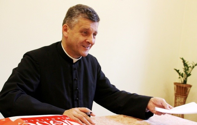 Biskup nominat Roman Pindel podczas rozmowy w krakowskim Wyższym Seminarium Duchownym