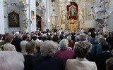 Sanktuarium wypełnione czcicielami św. Antoniego Padewskiego