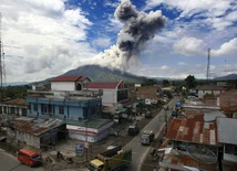 Sinabung grozi wybuchem