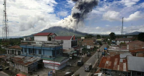 Sinabung grozi wybuchem