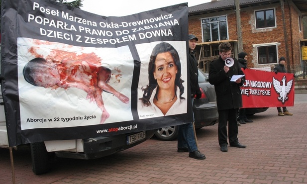 Uwaga, polityka. Obywatelom wstęp wzbroniony