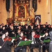 W jubileuszowym koncercie chór wystąpił wraz z Orkiestrą Salonową im. prof. Hilarego Drozda