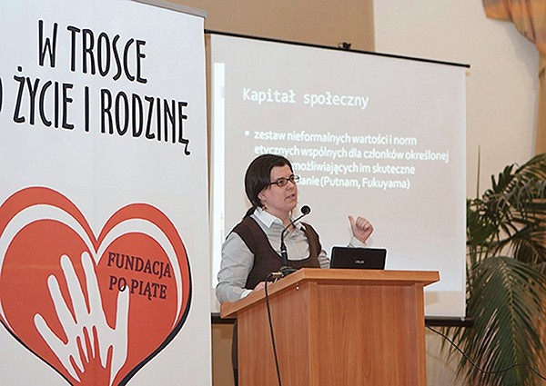 Gender opiera się na fałszywych założeniach i dąży do złych celów – przekonuje dr Monika Kacprzak