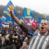 Dziesiątki tysięcy Ukraińców demonstrowało w Kijowie oraz w innych miastach przeciwko decyzji rządu zawieszającej rozmowy o stowarzyszeniu z Unią Europejską. Na zdjęciu demonstracja w Kijowie  24 listopada 2013 r.