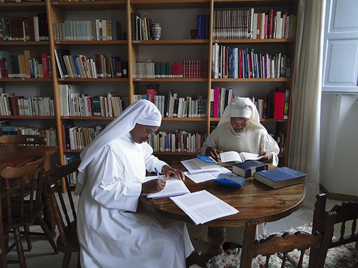 Z klasztorów w Tanzanii siostry kamedułki przyjeżdżają do Rzymu na specjalistyczne studia