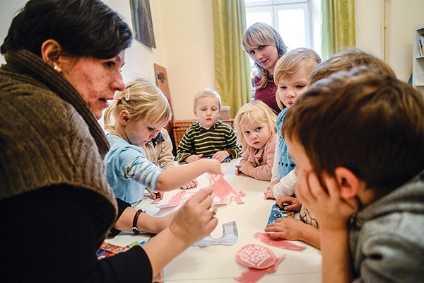 Efekty nauczania rodziców w domu weryfikuje szkoła, organizując egzamin końcowy na koniec roku