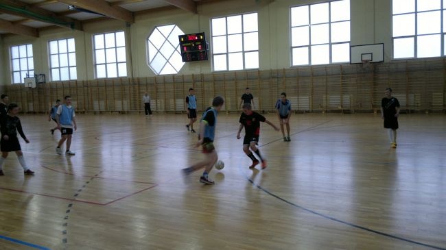 12 zespołów z pięciu parafii Makowa Mazowieckiego i okolic wzięło udział w sportowych rozgrywkach