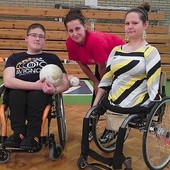 Agnieszka i Kamil, mimo niepełnosprawności, są aktywnymi nastolatkami