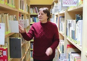 Księgozbiór salezjańskiej placówki prezentuje Anna Świerzewska