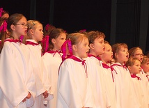 Dziewczęta ze scholi w Trzebini wyśpiewały (wspólnie ze scholą z parafii bł. Jana Pawła II w Nowym Targu) I miejsce