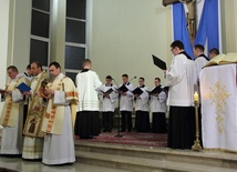 Wykonanie akatystu w Wyższym Seminarium Duchownym w Łowiczu ma uroczystą formę
