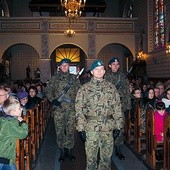 Żołnierzy widać także w cywilnych parafiach 