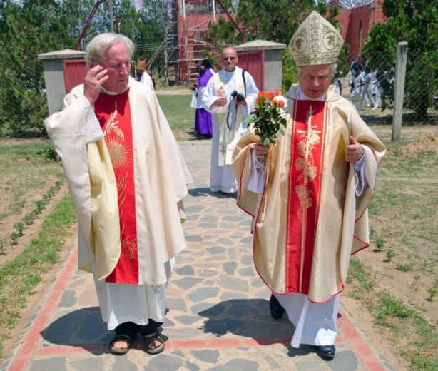 Bp Henryk Tomasik odwiedza misjonarzy w Zambii