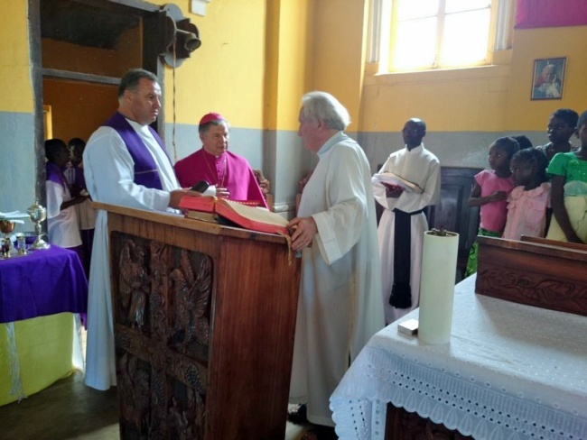 Bp Henryk Tomasik odwiedza misjonarzy w Zambii