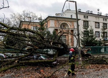 Pół miliona bez prądu, 6 tys. interwencji straży