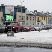 Mimo pokonania pierwszego ataku zimy, w tym okresie roku za kierownicą trzeba być szczególnie czujnym