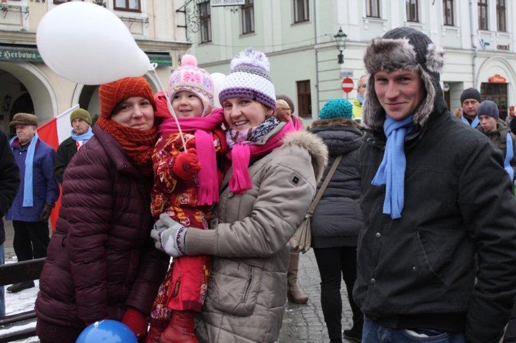 Cieszyniacy poszli w pochodzie dla rodziny