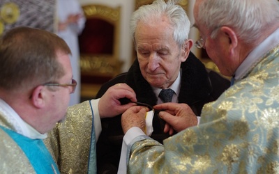 Papieski medal dla cieśli z Trzebini