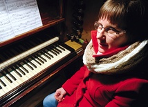  – Zimne kościoły – to prawdziwe wyzwanie dla palców organisty – mówi Agnieszka Janus