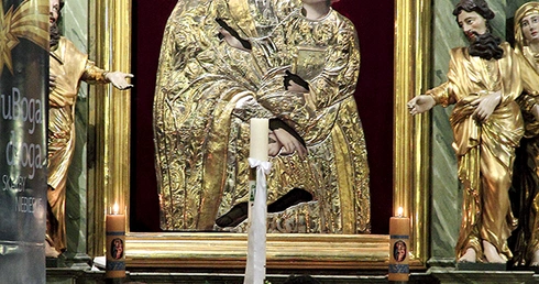  Od lat w katedrze łowickiej żywy jest kult Matki Bożej