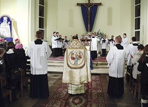 Na akatyst w Wyższym Seminarium Duchownym w Łowiczu przyjeżdżają wierni z całej diecezji 