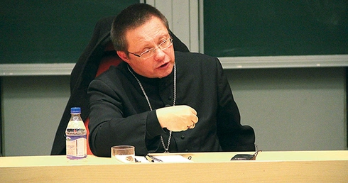  Hierarcha odpowiadał też na pytania uczestników wykładu