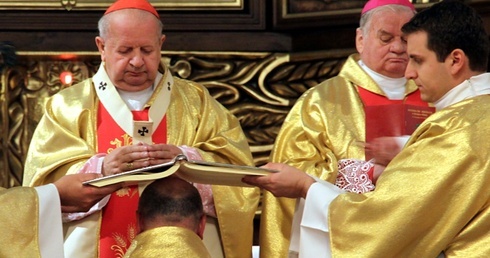 Głównym konsekratorem będzie kard. Stanisław Dziwisz, a współkonsekratorami: bp Tadeusz Rakoczy i abp Celestino Migliore