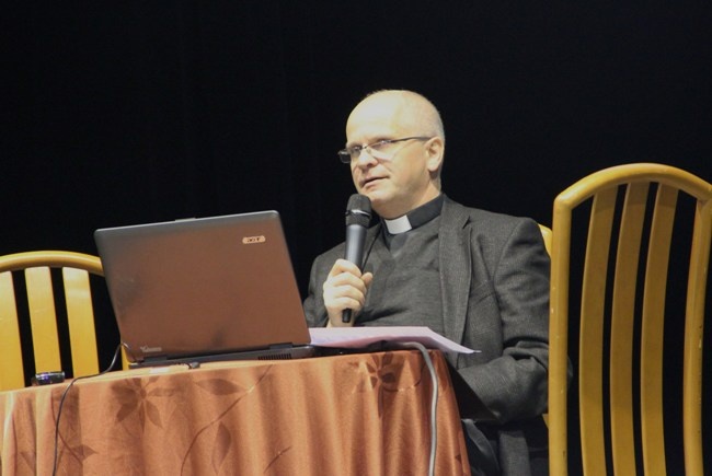  „Spór o in vitro - spór o człowieka” - tak brzmiał temat wykładu moralisty ks. dr. Jarosława Wojtkuna, rektora WSD w Radomiu
