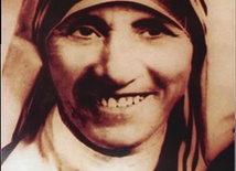 Bł. Matka Teresa (1910–1997). W rogu zdjęcia własnoręczny podpis z błogosławieństwem