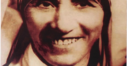 Bł. Matka Teresa (1910–1997). W rogu zdjęcia własnoręczny podpis z błogosławieństwem