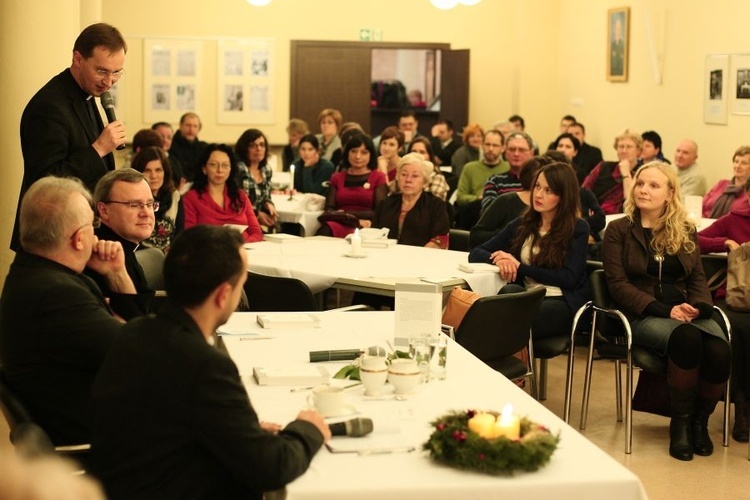 Poezja i teologia - spotkanie z ks. Jerzym Szymikiem