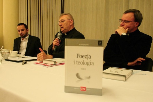 Poezja i teologia - spotkanie z ks. Jerzym Szymikiem