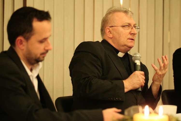 Poezja i teologia - spotkanie z ks. Jerzym Szymikiem