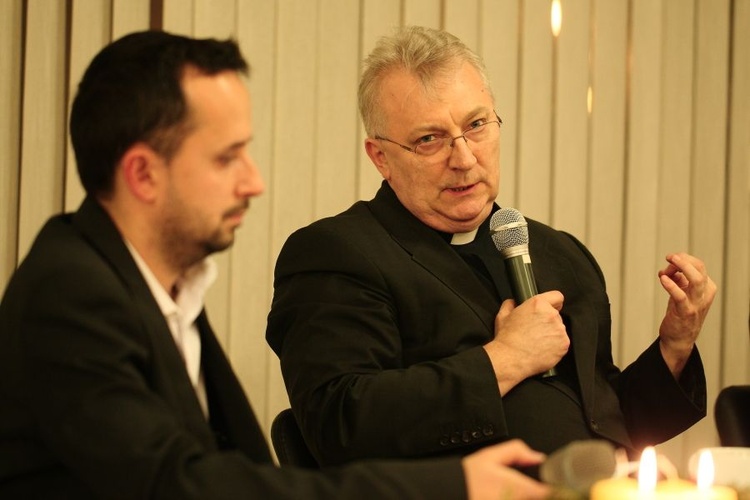 Poezja i teologia - spotkanie z ks. Jerzym Szymikiem