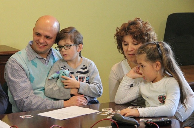 Bez wsparcia ludzi dobrej woli rodzina nie jest w stanie pokryć wszystkich kosztów związanych z leczeniem i rehabilitacją ośmioletniego Szymona