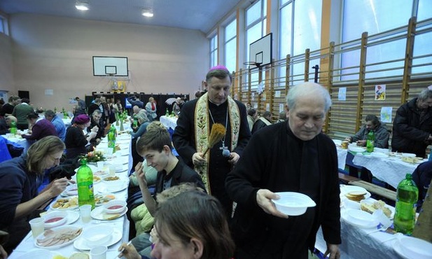 Tłumy na wieczerzy