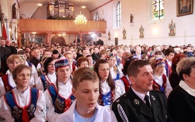 Kosciół w Kielnie wypełniony był wiernymi z parafii i innych kaszubskich miejscowości.