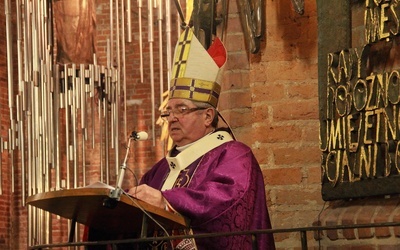Mszę rocznicową odprawił metropolita gdanski abp Sławoj Leszek Głódź.