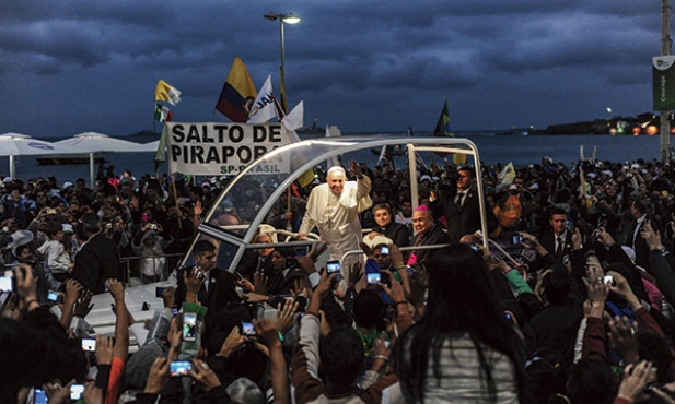 Od 22 do 28 lipca Rio de Janeiro stało się miejscem gigantycznego spotkania wierzącej młodzieży z całego świata zgromadzonej wokół papieża Franciszka. Papież, pochodzący z Ameryki Południowej,  odbył pierwszą zagraniczną podróż na swój kontynent. Scenariusz, którego chyba nikt nie przewidział. W 28. Światowych Dniach Młodzieży uczestniczyło ok. 3 mln młodych ludzi ze 180 krajów świata.  Większość spotkań oraz Msza św. na zakończenie odbywały się na słynnej plaży Copacabana.  Franciszek zapowiedział, że ...